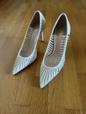 Zara beige pointed pumps like new, size 39