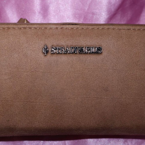 Stradivarius velvet wallet brown like new with zipper