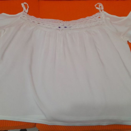 White plus size blouse 5XL like new with lace and balloon sleeve