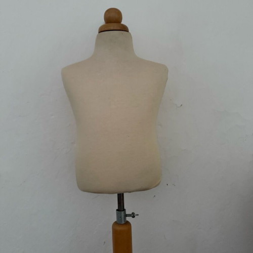 Child Display Bust Like New