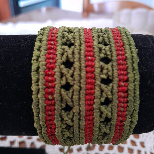Macrame bracelet like new