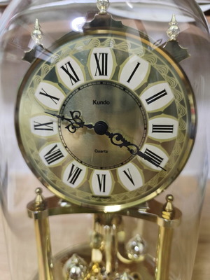 Kundo Quartz Glass Dome Clock like new, battery operated