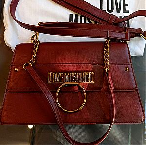 Moschino ολοκαίνουργια τσάντα, υπέροχο δέρμα, φανταστική ποιοτητα. Πωλείται διότι έχω παρομοιο προϊόν. Ειλικρινά υπέροχη τσάντα.