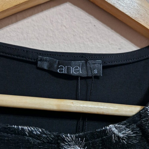 Anel sleeveless top black like new, size S with embroidered tulle