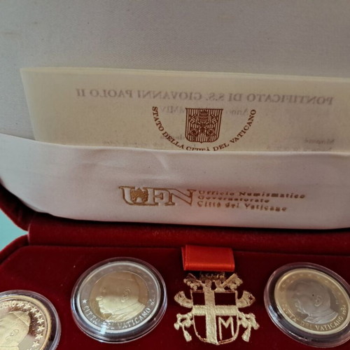 Vatican 2004 Official Euro Proof Set with Silver Medal, new