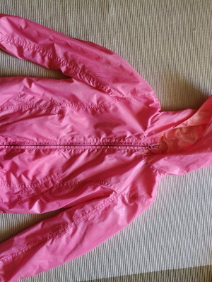 Μπουφάν Benetton αδιάβροχο αντιανεμικό 4-5 ετών σαν καινούργιο ροζ