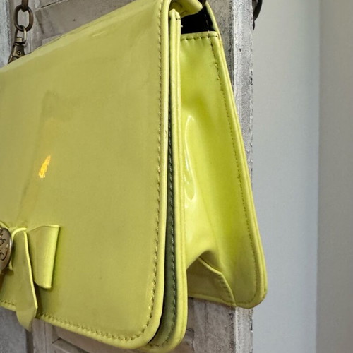 Darling patent leather shoulder bag used, yellow with chain
