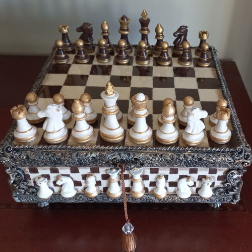 Decorative chess new with wooden box and liquid glass coating