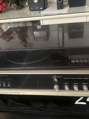 National Panasonic turntable with FM/AM/phono/stereo cassette