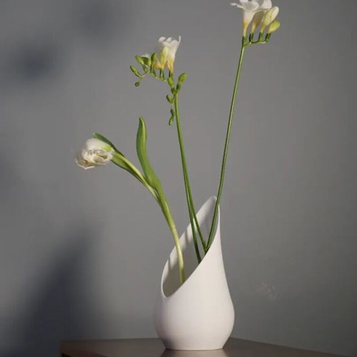 Modern Vase with Built-in Spacer made of PLA made to order