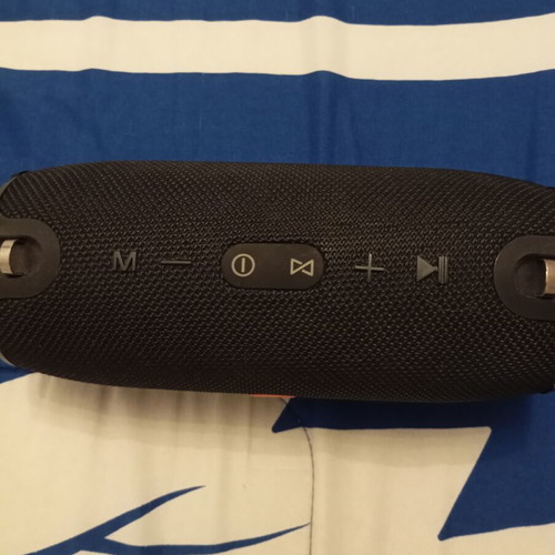 i-JMB speaker like new with plastic damage on the side