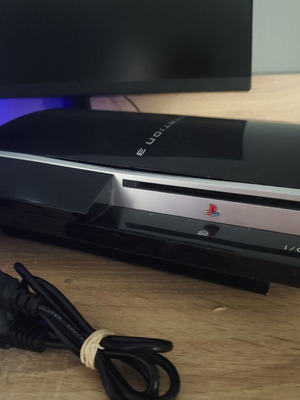 PlayStation 3 Fat console, no disc, broken CD
