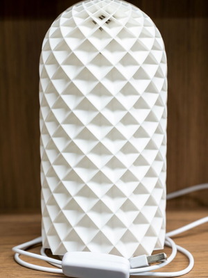 Table lamp 3D printed with geometric pattern new