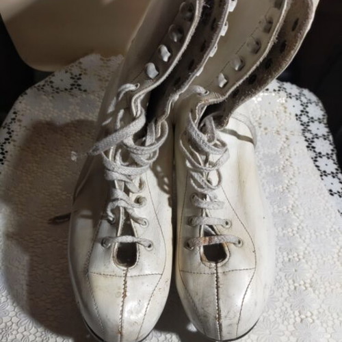 Ice skates used, made in Poland