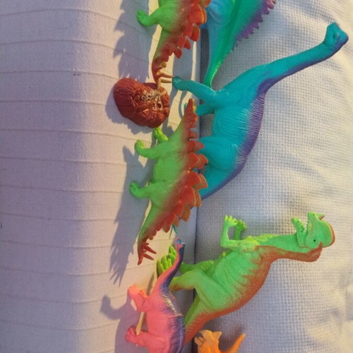 Dinosaur figures set of 8 like new