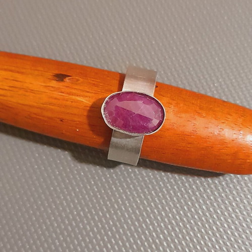 Handmade 925 silver ring with semi-precious stone and opening shank new