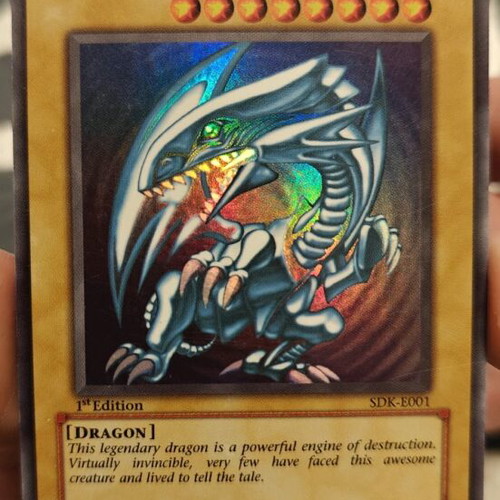 Blue Eyes White Dragon 1st Edition SDK-E001 ultra rare, like new