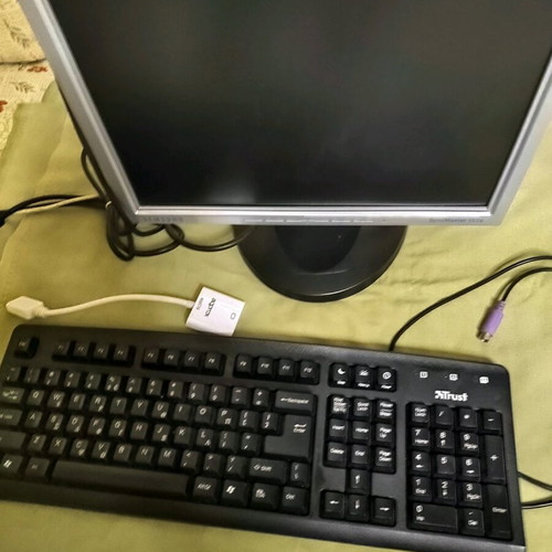 Samsung monitor used with mouse, keyboard and HDMI adapter