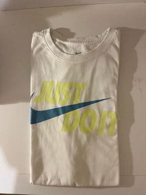 Nike t-shirt unisex small new, white
