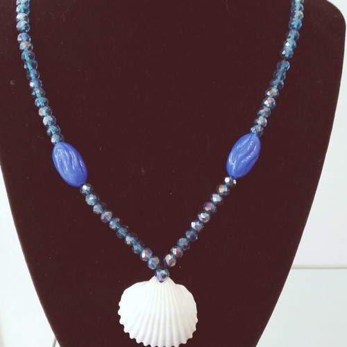 Shell necklace new with blue crystal and plastic beads