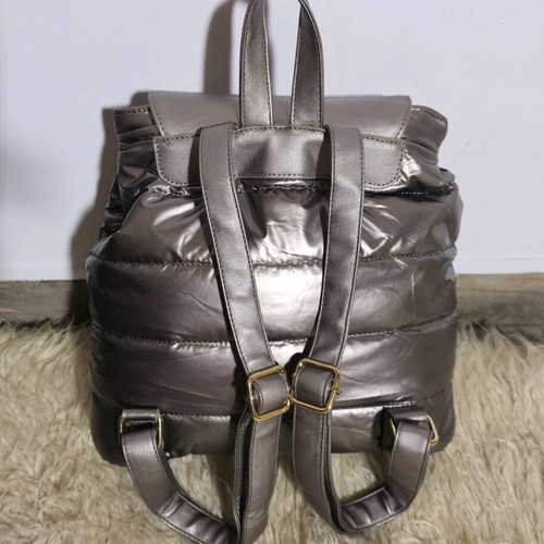 Shoulder bag with iridescent metallic color like new