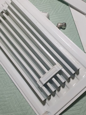 Heating radiator body new with 2 hot water regulators, angles and valves