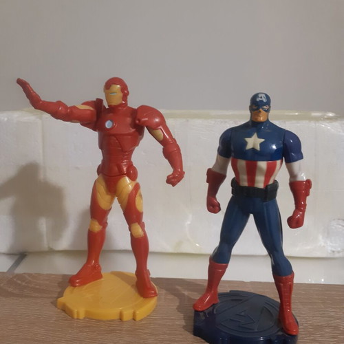 The Avengers Civil War figures like new, Iron Man and Captain America set