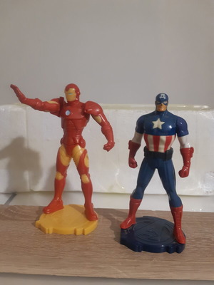 The Avengers Civil War figures like new, Iron Man and Captain America set