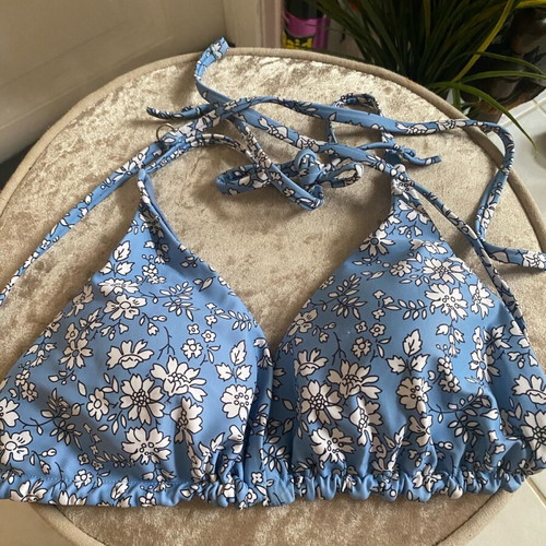 Zaful swimwear top medium size blue floral like new