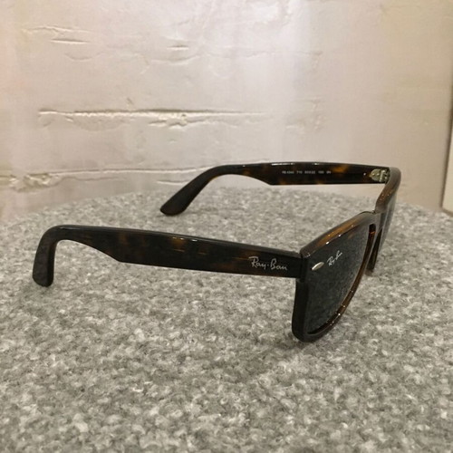 Ray-Ban Wayfarer sunglasses like new, unisex, tortoise shell frame