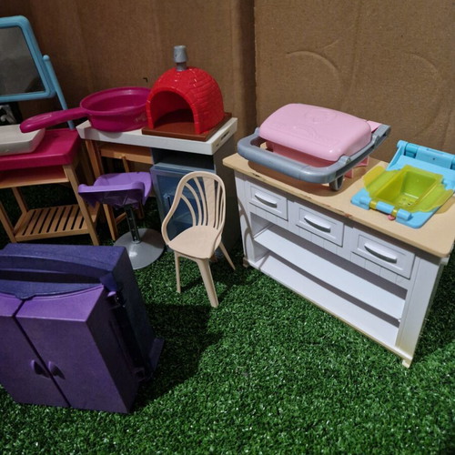 Barbie furniture set like new