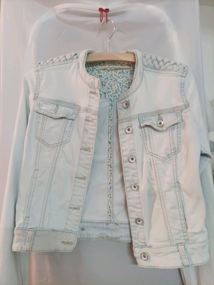 Stradivarius denim jacket like new, short and slim fit, size M