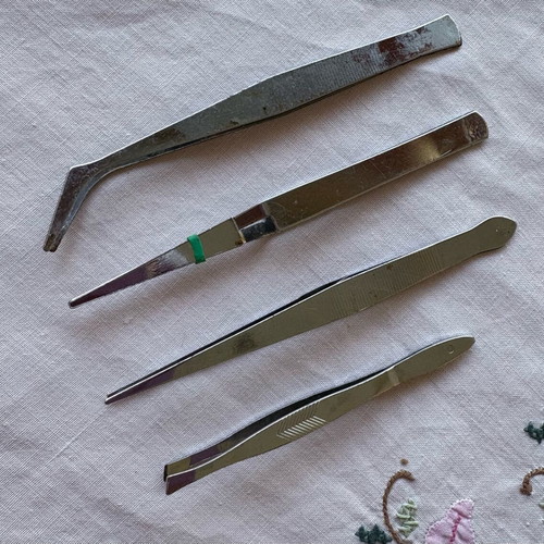 Tweezers set used, 4 different pieces