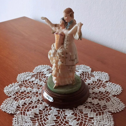 Dancing Couple Porcelain Decorative Figurine like new vintage