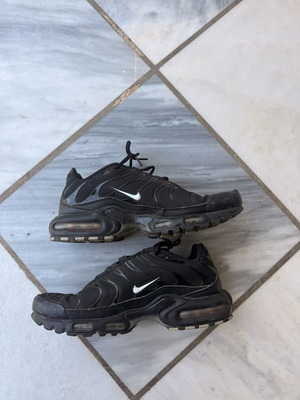 Nike Air Max Plus sneakers, size 44, black