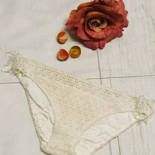 Knitted bikini bottom new, size S/M, white