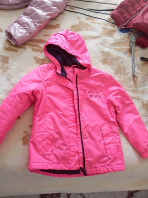 Children's pink waterproof jacket like new, size 134 cm