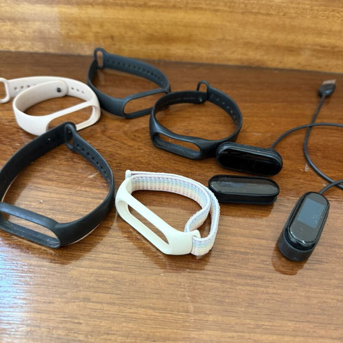 Smartwatches used, set of 3 with 5 straps and 2 chargers