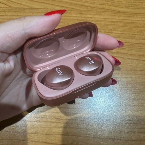 Earbuds with partial wear, fully functional