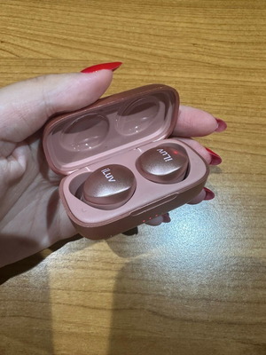Earbuds with partial wear, fully functional