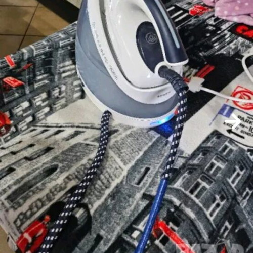 Philips steam iron used in good condition