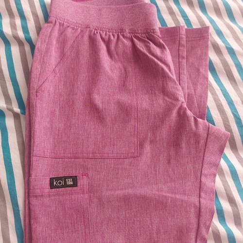 Koi nursing scrub new unworn, size S, rotten apple color