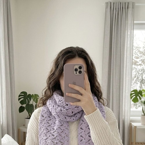 Knitted scarf like new, wool, purple with fringes