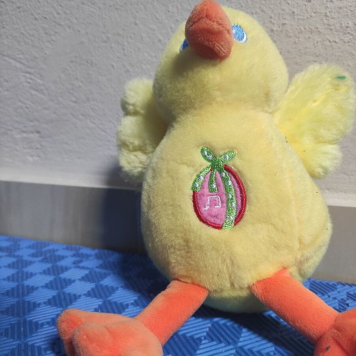 Yellow Plush Duck like new with music