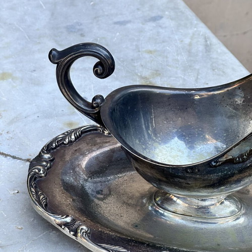 Vintage silver-plated gravy boat with base, used, 24x10 cm