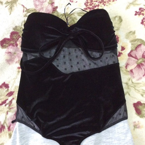 Sugar Free strapless velvet bodysuit new, black, size M