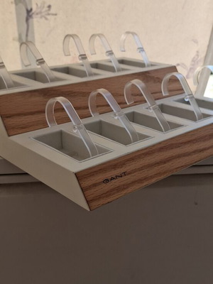 Gant watch stand like new, large, white and beige