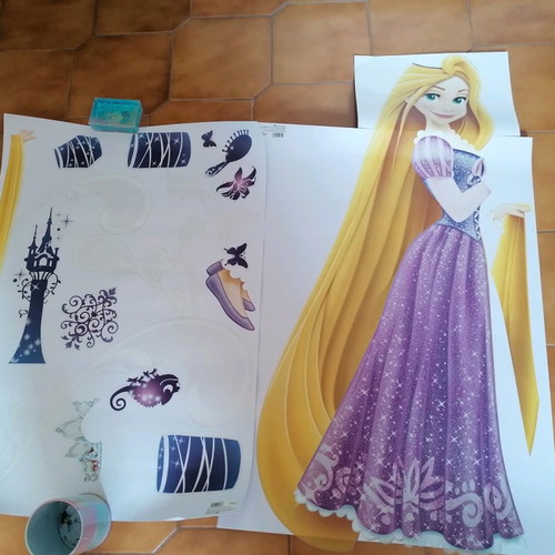 Rapunzel wall sticker used, Disney kids room decor