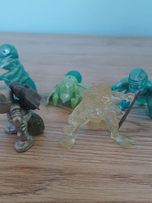 Underground figures like new pack of 5 No 10