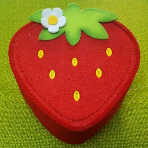 Storage box used, felt strawberry shape 18x17x8cm